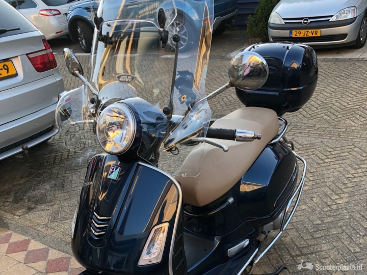 Te koop Vespa GTS 300 ie blue metallic met ABS ASR